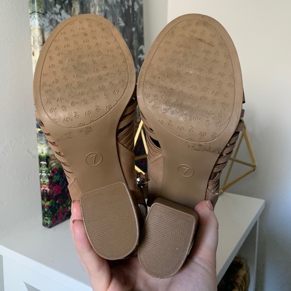 Heels - Picture 6 of 6